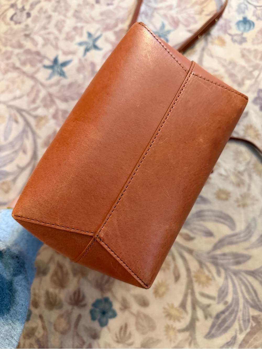 Mansur Gavriel Tan Leather Drawstring Crossbody Bag - Picture 4 of 4
